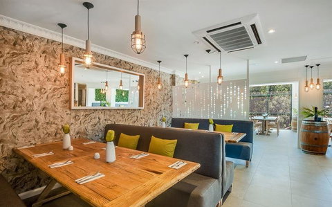 The Sunken Monkey - Pubs and Clubs 4