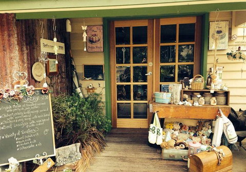 Bethungra Olde School T-House - Go Out 9