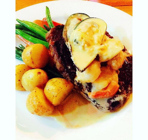 Reunion Cafe Bar Restaurant - Go Out 0