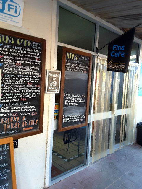 Fins Cafe - Pubs and Clubs 4