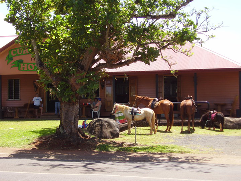 Currajah Hotel - Pubs and Clubs 1
