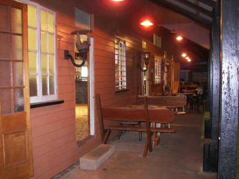 Currajah Hotel - Pubs and Clubs 2