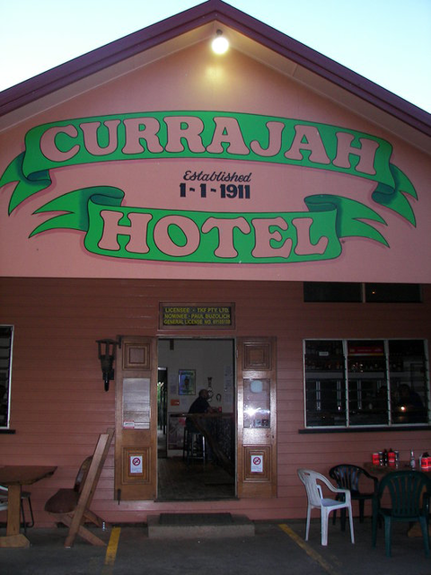 Currajah Hotel - Pubs and Clubs 4