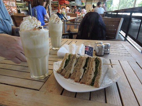 Kuranda Trading Post Restaurant - Pubs and Clubs 0