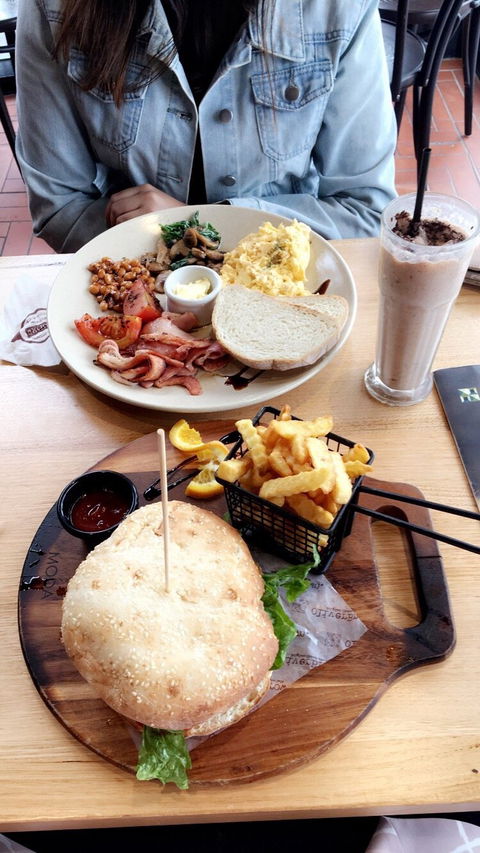 Oliver Brown Chocolate Cafe - Pubs and Clubs 9