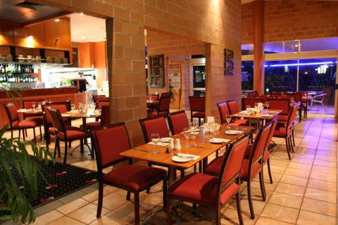 Windmill Motel–Apartments & Reception - Go Out 1