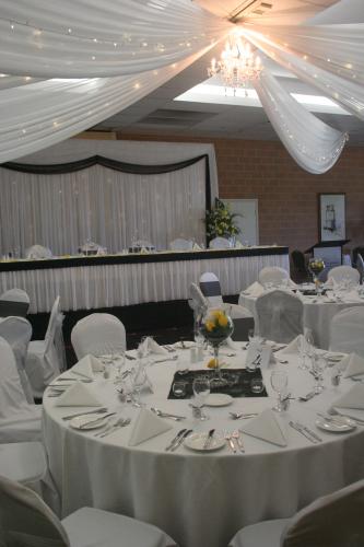 Windmill Motel–Apartments & Reception - Go Out 3