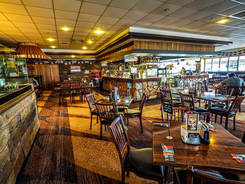 Isa Hotel - Pubs and Clubs 0