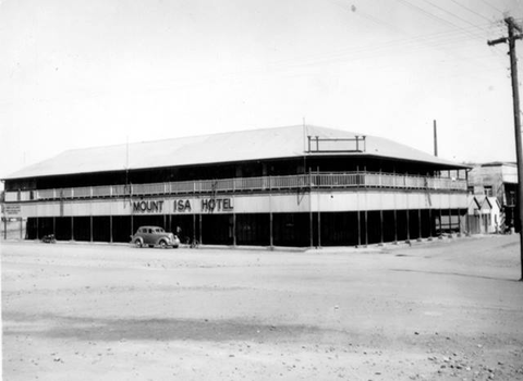 Isa Hotel - Pubs and Clubs 2