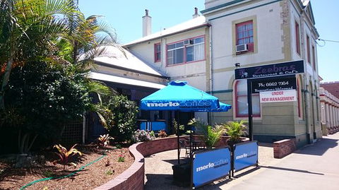 Zeebras Restaurant & Cafe - Go Out 0