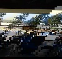 Fat Fish Beachfront Bistro - Pubs and Clubs
