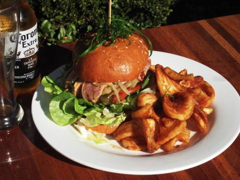 The Bunker Bar & Bistro - Pubs and Clubs 3