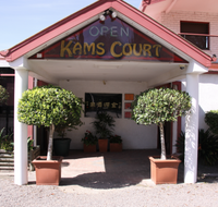 Kams Court - Pubs and Clubs
