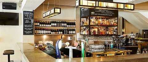 Singapore House - Pubs and Clubs 5