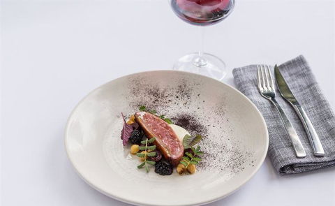 The Peak Restaurant At Spicers Peak Lodge - Pubs and Clubs 7