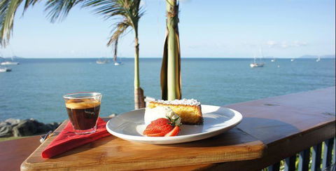 Taylors Waterfront Restaurant & Function Centre - Pubs and Clubs 10