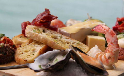 Taylors Waterfront Restaurant & Function Centre - Pubs and Clubs 14