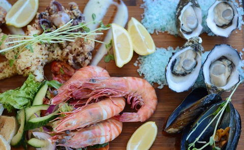 Taylors Waterfront Restaurant & Function Centre - Pubs and Clubs 15