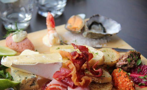 Taylors Waterfront Restaurant & Function Centre - Pubs and Clubs 16