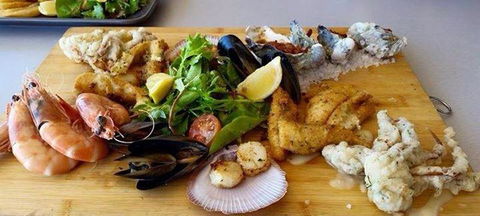 Taylors Waterfront Restaurant & Function Centre - Pubs and Clubs 3