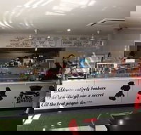 Mad Hatterz Cafe - Pubs and Clubs