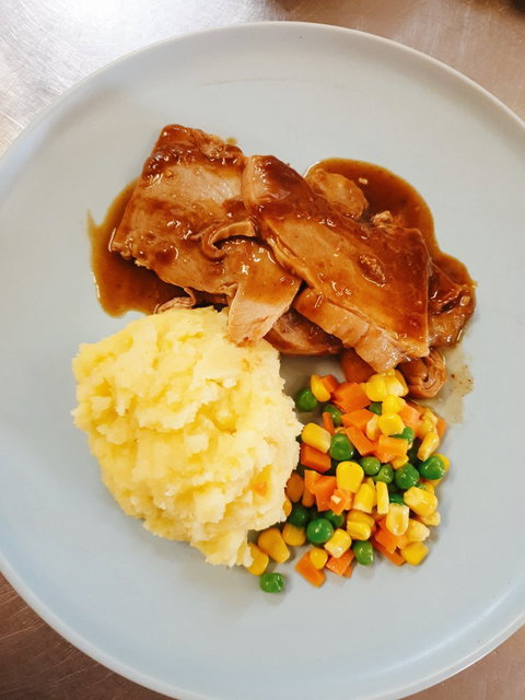 Mt Lyell Hotel Thai - European Bar And Restaurant - Go Out 2