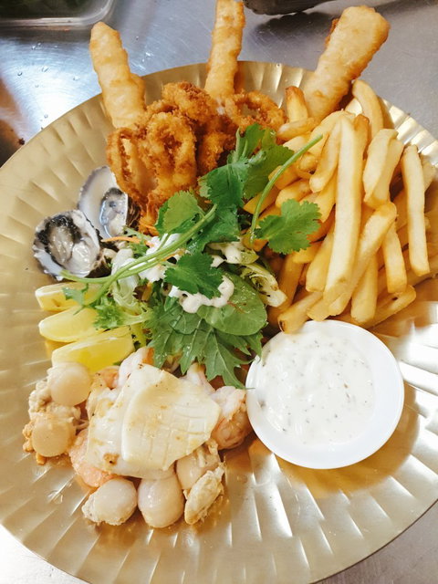 Mt Lyell Hotel Thai - European Bar And Restaurant - Go Out 3