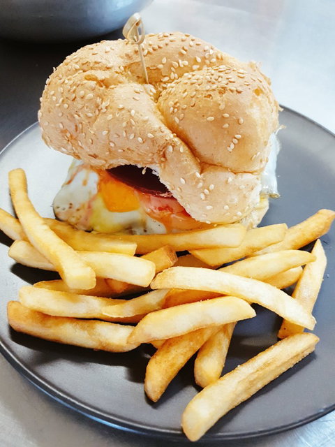 Mt Lyell Hotel Thai - European Bar And Restaurant - Go Out 5