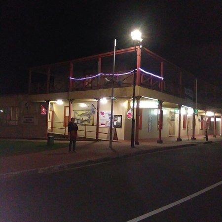 Mt Lyell Hotel Thai - European Bar And Restaurant - Go Out 0