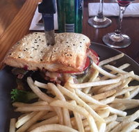 The Moorings at Franklin - Pubs and Clubs