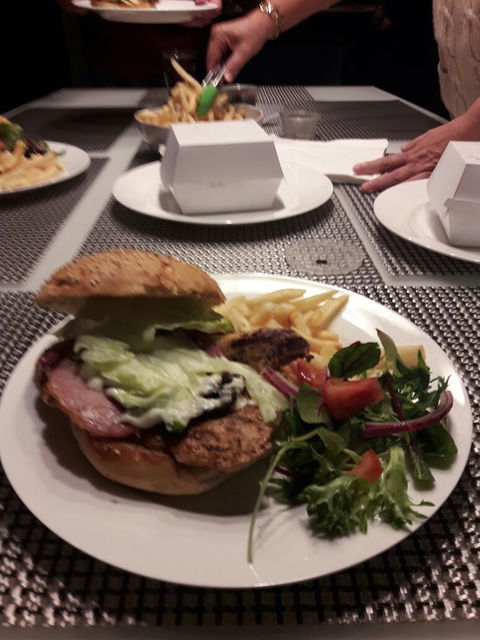 The Burger Hut - Go Out 3