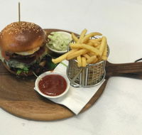 Spinnakers Restaurant - Pubs and Clubs