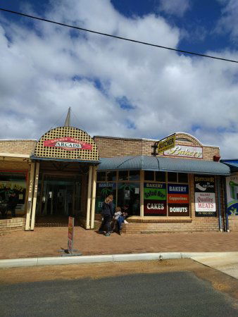 Golden Wattle Cafe Bakery - Go Out 0