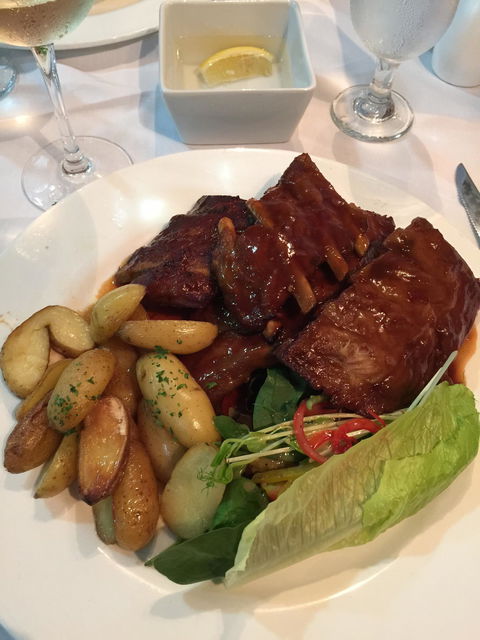 Sails Restaurant - Pubs and Clubs 4