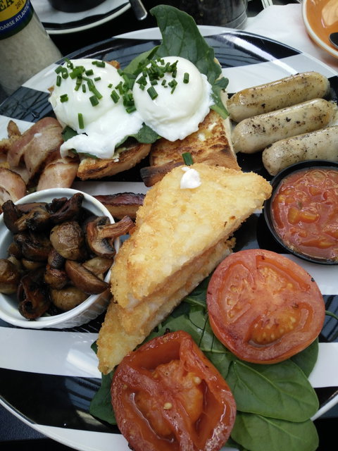 Gourmet Breakfast Cafe - Pubs and Clubs 3
