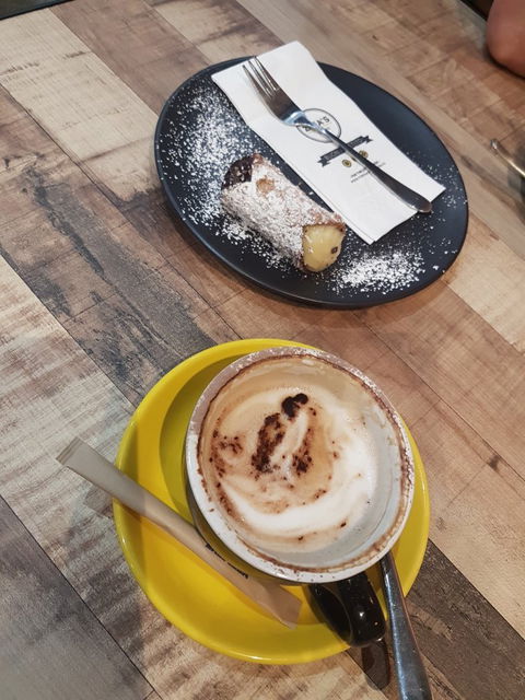 Zeea's Eatery - Brickworks - Pubs and Clubs 5