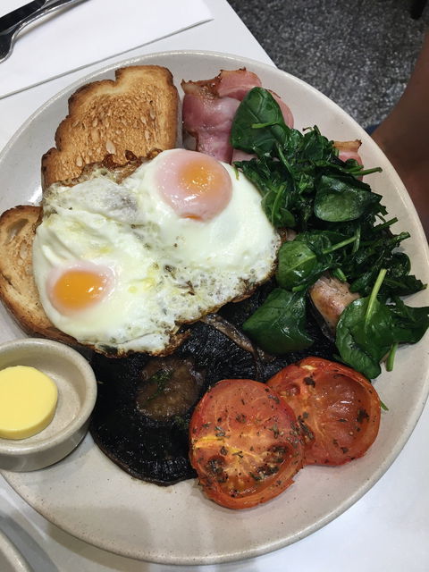 Zeea's Eatery - Brickworks - Pubs and Clubs 7