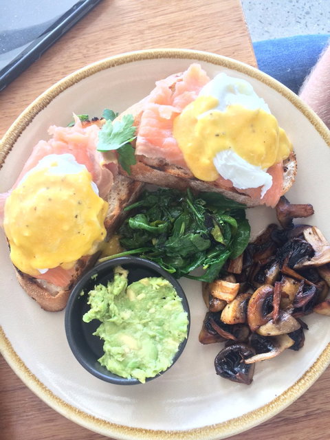 Eat House - Go Out 1