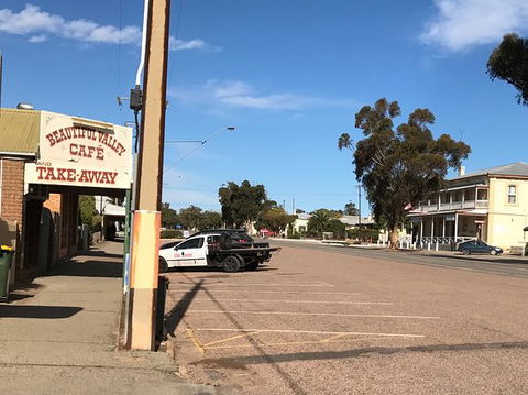 Beautiful Valley Cafe - Go Out 0