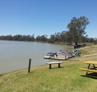 Caudo Vineyard - Pubs and Clubs