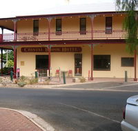 Crystal Brook Hotel - Go Out