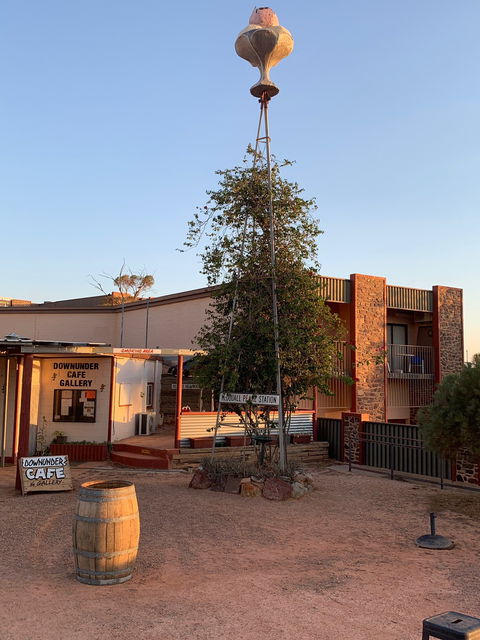 Downunder Gallery And Cafe - Go Out 3