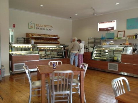 Elliott's Bakery & Cafe - Go Out 0