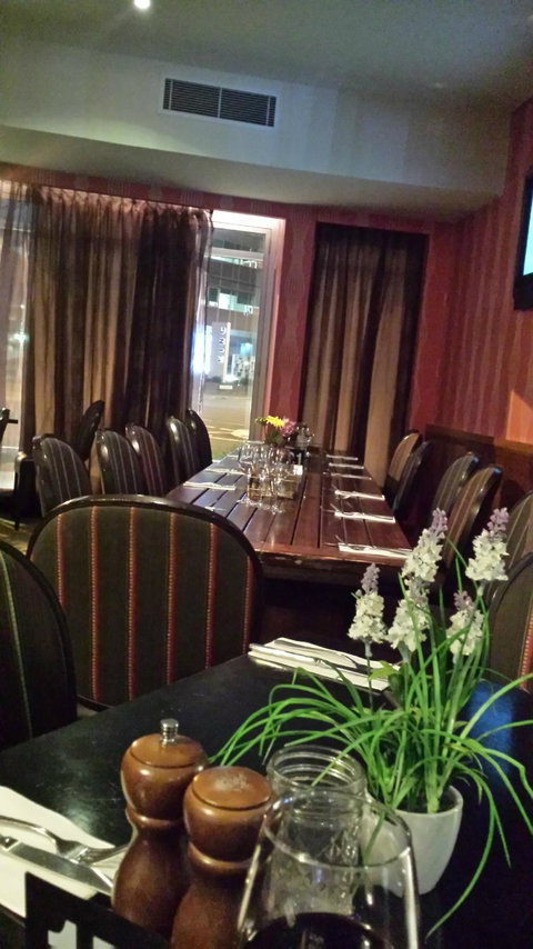 Waterloo Hotel - Pubs and Clubs 6