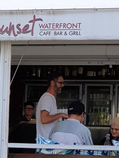 Sunset Waterfront Cafe Bar & Grill - Pubs and Clubs 3