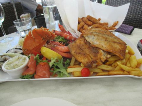 Sunset Waterfront Cafe Bar & Grill - Pubs and Clubs 0