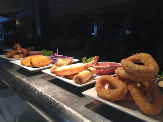 Main Beach QLD Pubs and Clubs