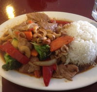 Dee's Vintage Thai Restaurant - Pubs and Clubs