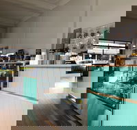 Mingle Cafe - Pubs and Clubs