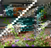 Letoria's Cafe - Pubs and Clubs